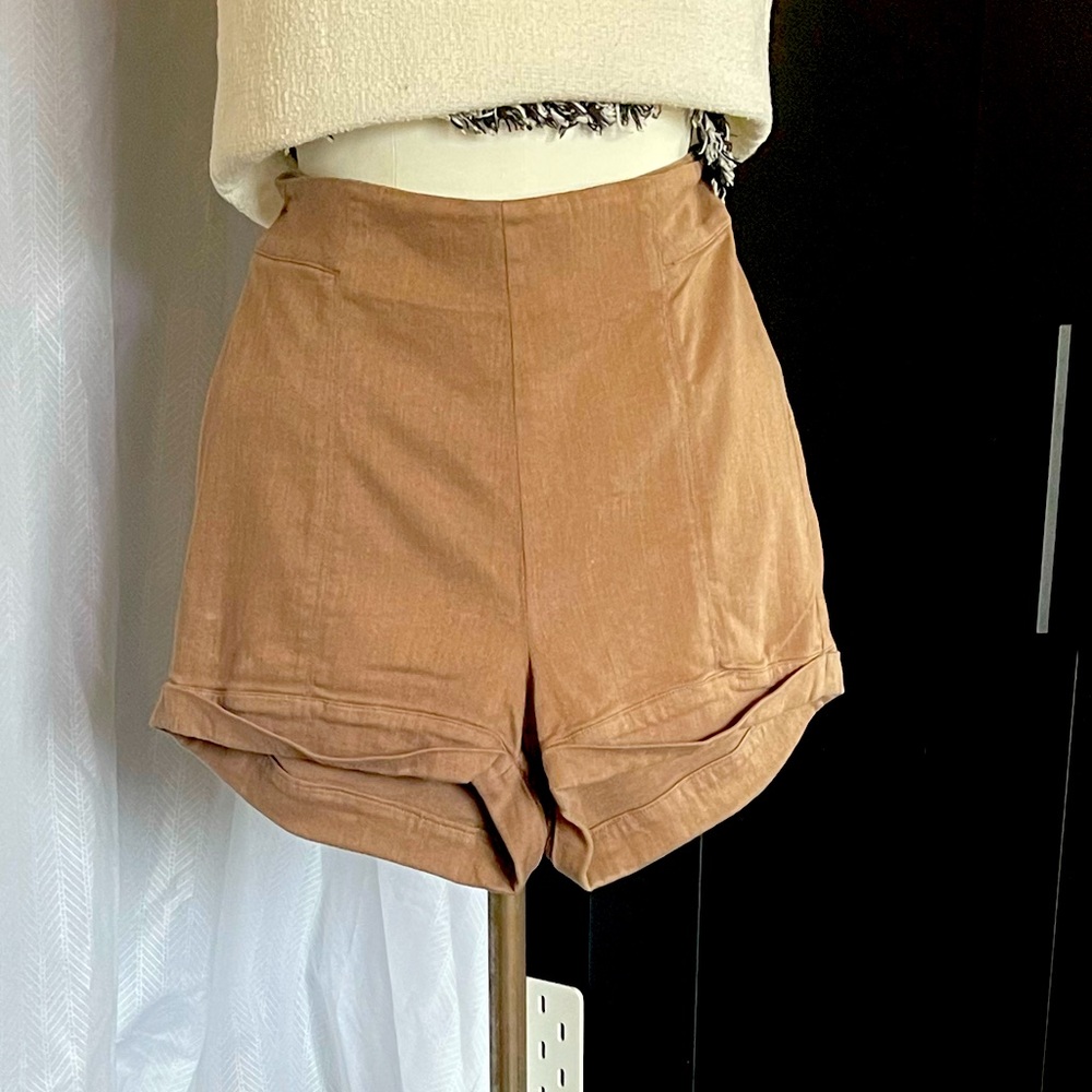 Brown Shorts with Back Zipper and Pockets - Size 6